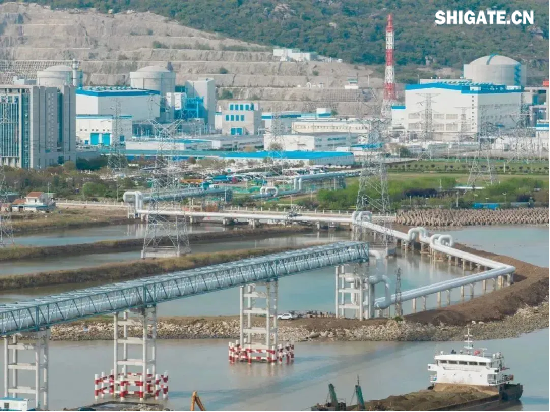 1月1日，國(guó)務(wù)院國(guó)資委新聞中心發(fā)布2024年度央企十大“超級(jí)工程”和央企十大“國(guó)之重器”，河鋼集團(tuán)舞鋼公司參與研制的我國(guó)首個(gè)工業(yè)用途核能供汽項(xiàng)目“和氣一號(hào)”和中俄東線天然氣管道工程、中國(guó)南極秦嶺站，我國(guó)自主設(shè)計(jì)建造的首艘大洋鉆探船“夢(mèng)想”號(hào)、亞洲首艘圓筒型海上油氣加工廠“海葵一號(hào)”、我國(guó)自主研制的更大直徑盾構(gòu)機(jī)“江海號(hào)”分別入選。