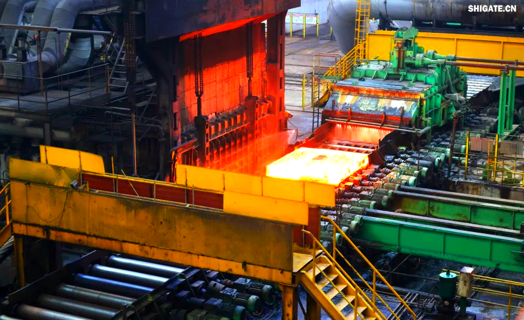 260余種寬厚板產(chǎn)品成功替代進口或按國外標準生產(chǎn)，多個品種填補國內(nèi)空白并獨家供貨，更有40余種遠銷海外。舞鋼公司不僅主導制定了臨氫設(shè)備用鉻鉬合金鋼板等十余項國家標準，還榮獲國家科學技術(shù)進步獎一等獎2項、二等獎1項，省部級科技進步獎更是數(shù)不勝數(shù)。自創(chuàng)立以來，河鋼集團舞鋼公司便深耕寬厚板研發(fā)制造，打造出響亮的民族品牌，穩(wěn)坐椅子。