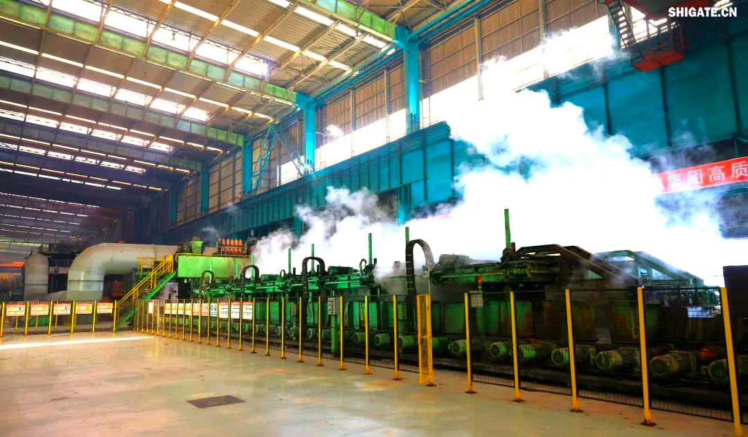 260余種寬厚板產(chǎn)品成功替代進口或按國外標準生產(chǎn)，多個品種填補國內(nèi)空白并獨家供貨，更有40余種遠銷海外。舞鋼公司不僅主導制定了臨氫設(shè)備用鉻鉬合金鋼板等十余項國家標準，還榮獲國家科學技術(shù)進步獎一等獎2項、二等獎1項，省部級科技進步獎更是數(shù)不勝數(shù)。自創(chuàng)立以來，河鋼集團舞鋼公司便深耕寬厚板研發(fā)制造，打造出響亮的民族品牌，穩(wěn)坐椅子。